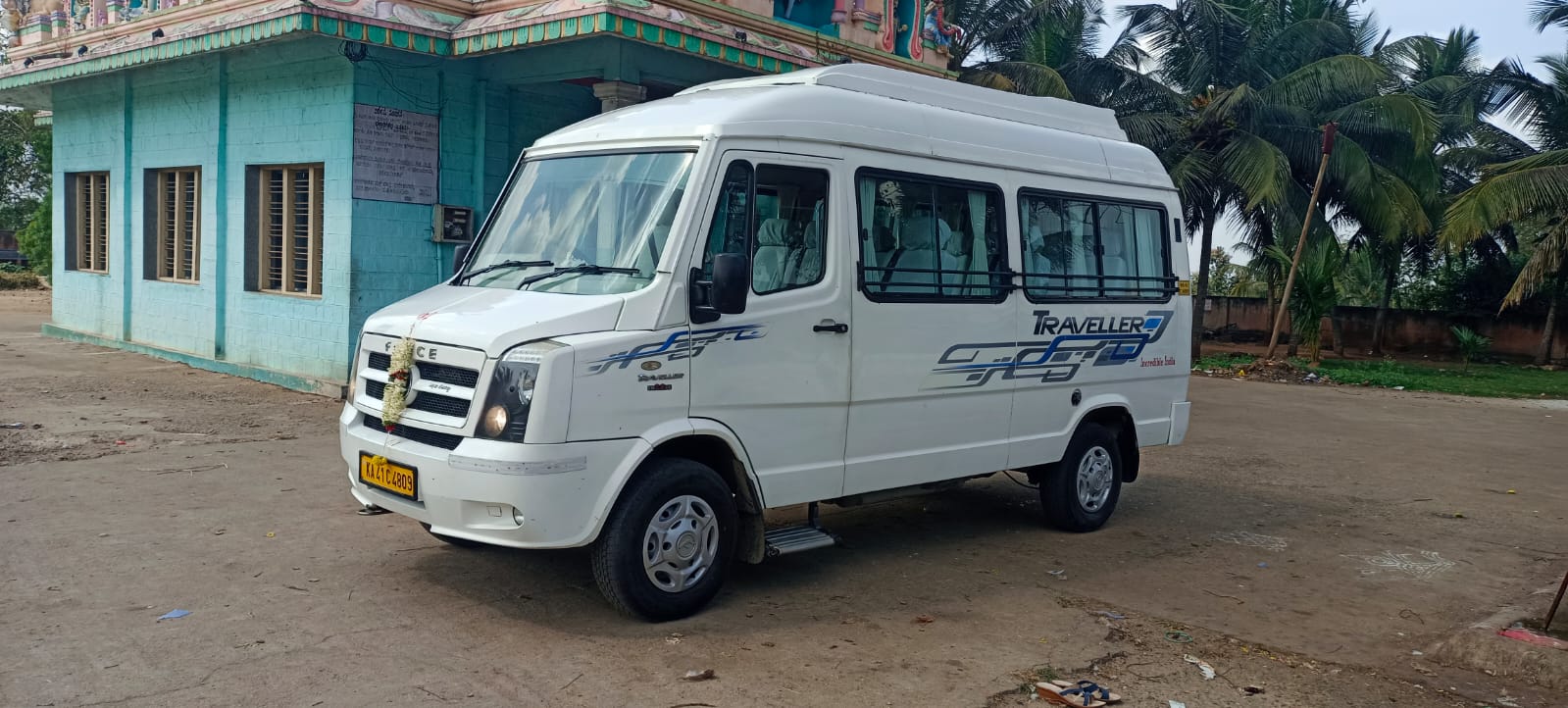 TT Luxury 10 Seater Side Profile Extra Luggage Space